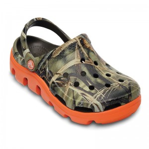 camo crocs