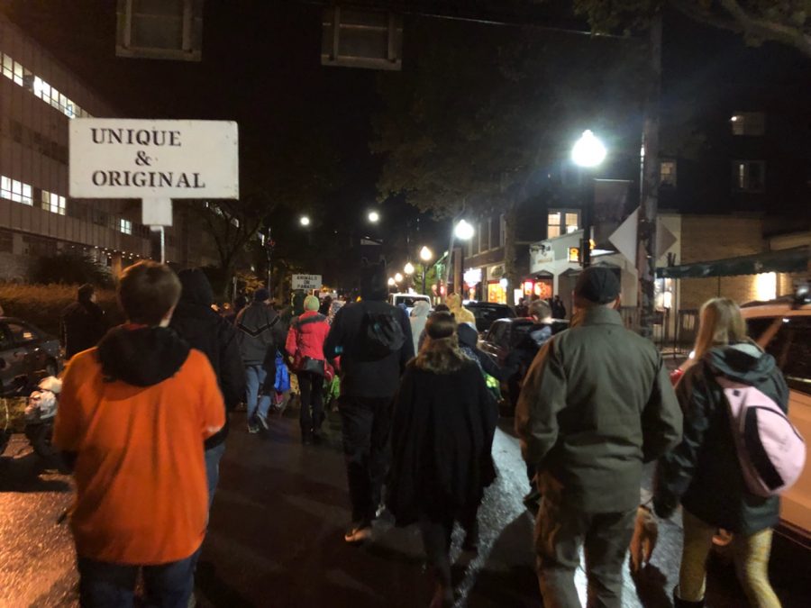 Volunteers+lead+each+category+of+the+annual+State+College+Halloween+Parade.+The+72nd+Halloween+Parade+took+place+this+year%2C+despite+freezing+temperatures+and+pouring+rain.%E2%80%9CI+just+like+seeing+all+the+people+dressed+up+and+all+the+unique+ideas+they+have%2C%E2%80%9D+said+Curran+Sheehan%2C+a+Delta+ninth+grader%2C+and+parade+volunteer+carrying+the+%E2%80%9CUnique+and+Original%E2%80%9D+sign.+%0APicture+by%3A+Isabelle+Snyder%0A