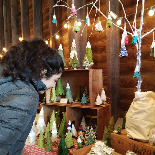 Perusing through the many vendor stands, Senior Anita Ashdari simultaneously helps and enjoys the market as a volunteer. “It was fun and really nice to meet all the people there and I would recommend it to a friend if they are interested in events like this. I loved how a lot of people showed up even though it was freezing, but the cold weather didnt seem to be a problem for them,” Ashdari said. 