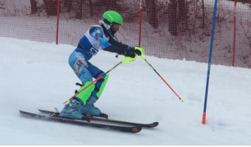 Braving the cold, freshman Zoe Parizek skies down one of the harder trails of Tussey Mountain, Tuscarora. IM skiing really opens up doors and gets everyone on the slopes, Parizek said. “It’s a really convenient, well-organized program and I strongly recommend it!
