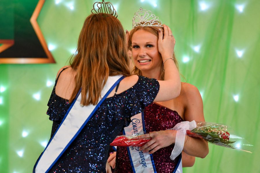 Mattee Stoicheff being crowned by Morgan Bair at the coronation on Wednesday, Aug. 18.