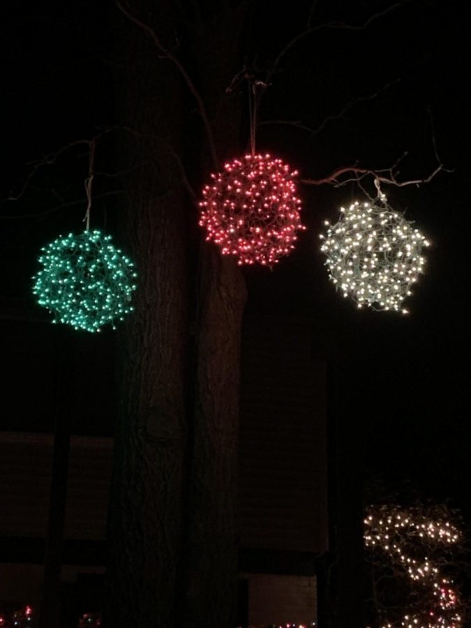 3 Orb lights on Devonshire Dr, photo taken by Caroline Concepcion and Claire Fox on December 15, 2021. 
