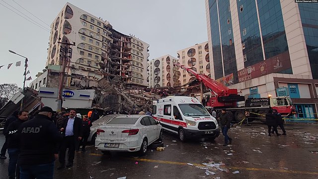 Disaster in Diyarbakir occurs the morning of Feb. 6 after the Turkey/Syria earthquake. Photo credit to Mahmut Bozarslan.
