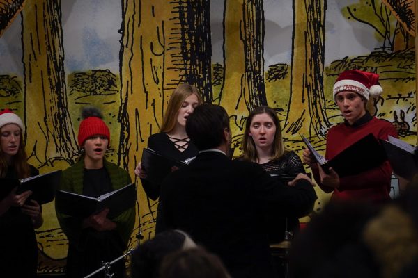 Treble Makers sing Christmas Carols under the instruction of Erik Clayton
