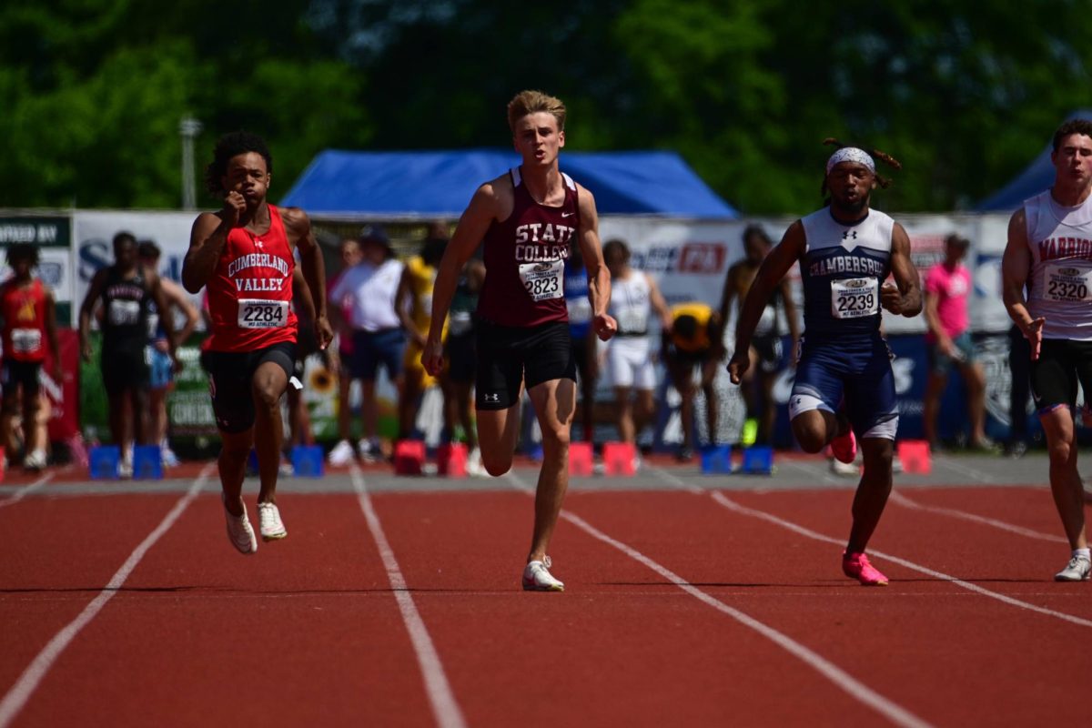 Jesse Myers running down the track during a race.