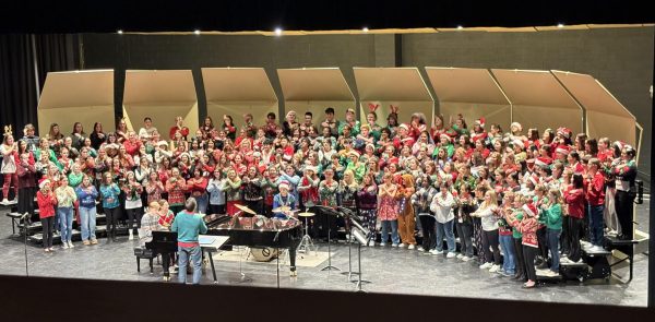 Combined choirs dancing the macarena during the last song of the show "New York, New York"