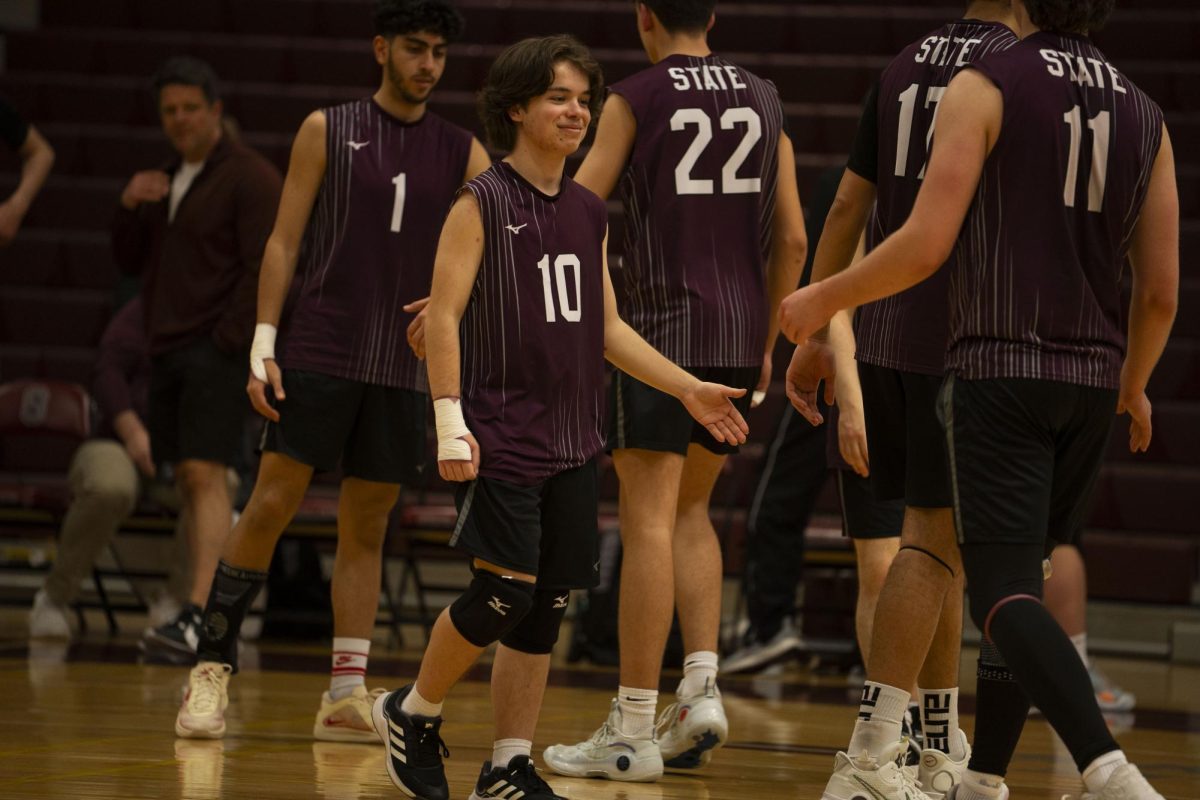 Bench players keep the game in a positive light after a lost set.