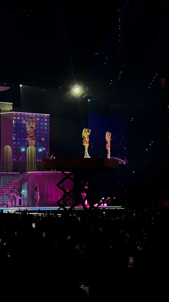 Sabrina Carpenter performing 
at a “Short ‘N Sweet” concert.

