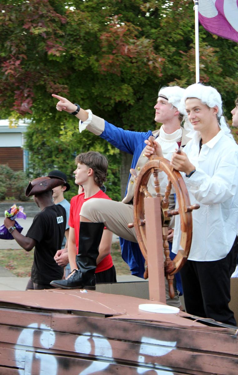Senior Matt Morningstar poses as George Washington on the boys cross country team’s float. Morningstar commented on what he enjoys about the parade every year. “My favorite part is seeing all of the teams coming together and working hard on their well-thought-out and well-designed floats,” Morningstar said.
