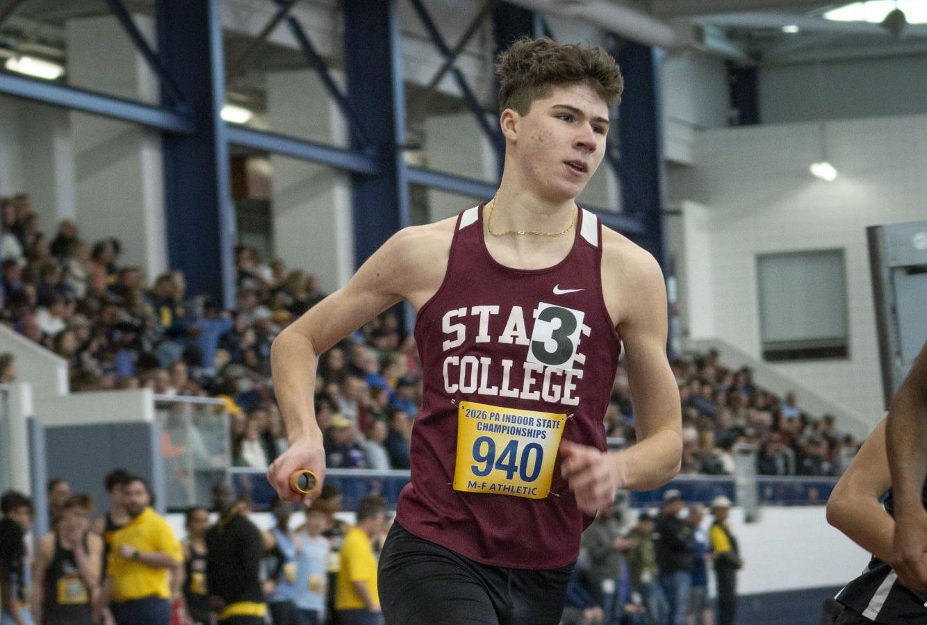 Junior Kyle Fritzsche runs the first leg of the boys 4000 meter Distance Medley Relay at the state championship meet on March 1. Photo courtesy of Paul Fritzsche.