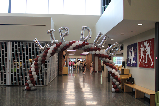 The Lip Dub balloon arch sits in an almost empty hallway as students take their places along the Lip Dub route.